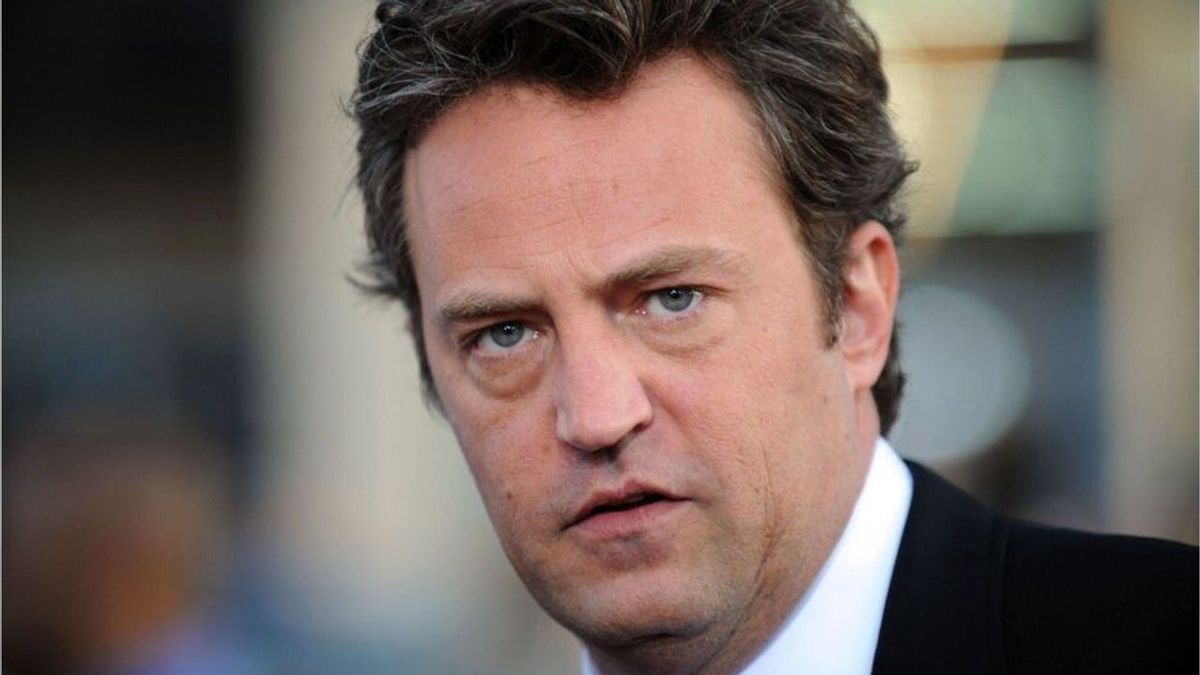 woit_fx6_tp7_655457bbf83db8209c14ec68_MatthewPerry_ST1700032399