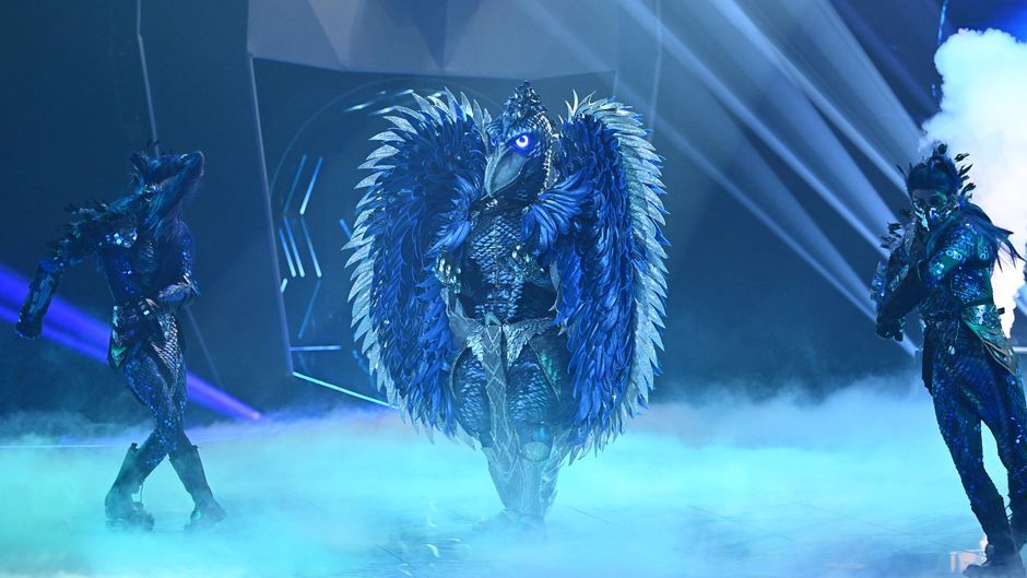 The Masked Singer 2023: The Shoebill מפתיע עם הופעת ראפ עבור "Pray for me"