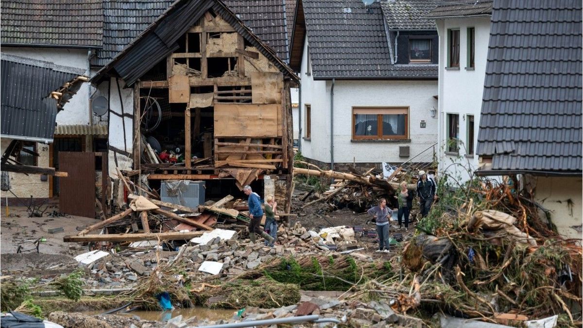 1.300 Vermisste und mindestens 58 Tote - Hochwasserkatastrophe im Westen