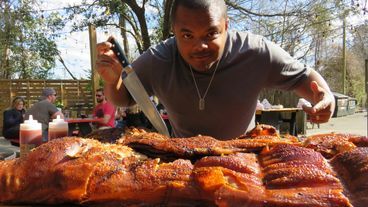 Vorschaubild Man Fire Food - Barbecue Roadtrip durch die USA - Grillparty in South Carolina