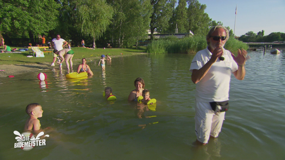 Schwimmflügerl, Flutlicht, Attraktionen