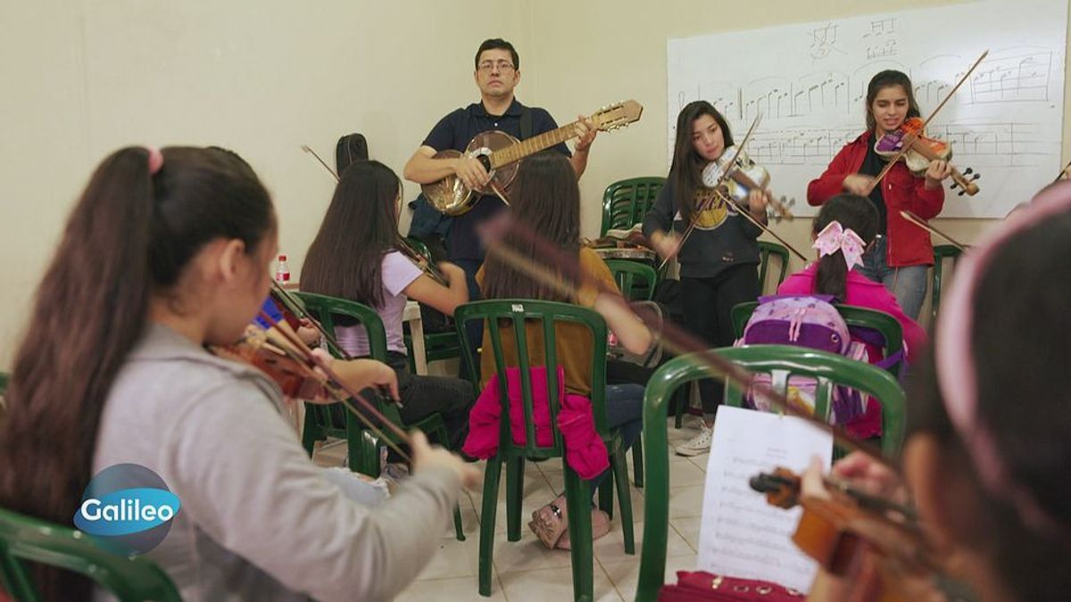 Trommeln und Streicher aus Schrott: Paraguays außergewöhnliches Müll-Orchester
