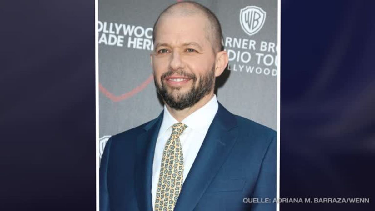 Mit Glatze und Vollbart: So sieht "Two and a Half Men"-Star Jon Cryer heute aus