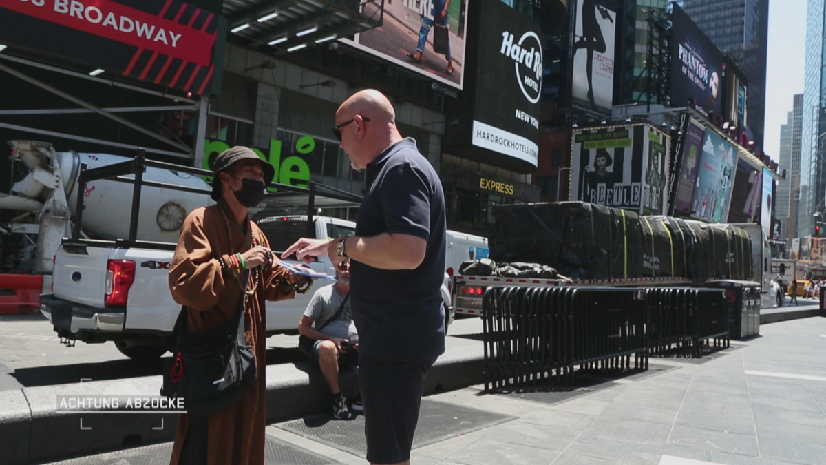 Da dreht sich Buddha im Grab um: Dreiste Mönch-Abzocke in  New York