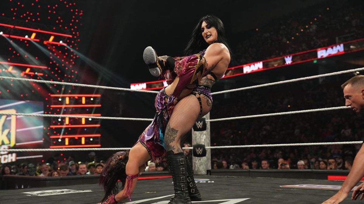Rhea Ripley, Kairi Sane und Zoey Stark liefern spannende Triple Threat Action