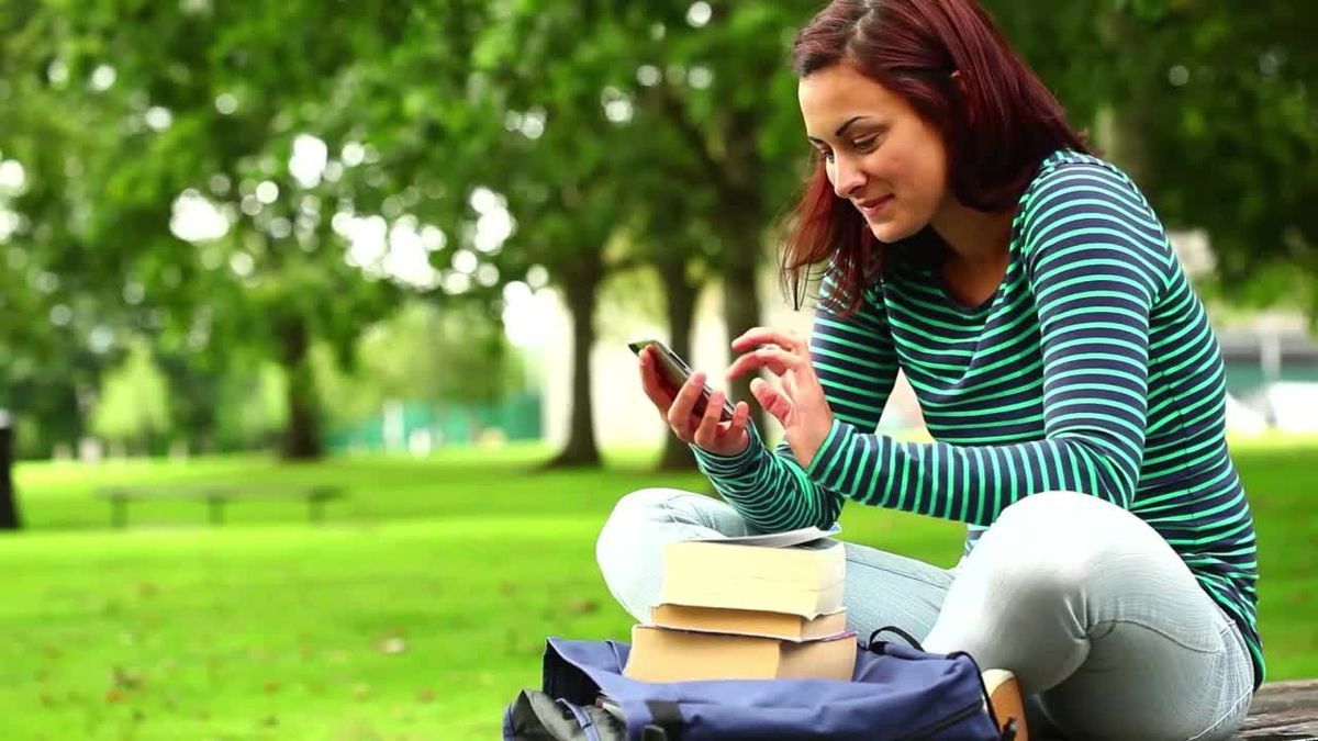 Wissenschaftlich bewiesen: Darum musst du ständig auf dein Handy gucken