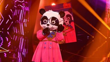 Der Panda beeindruckt mit “My Head & My Heart” von Ava Max