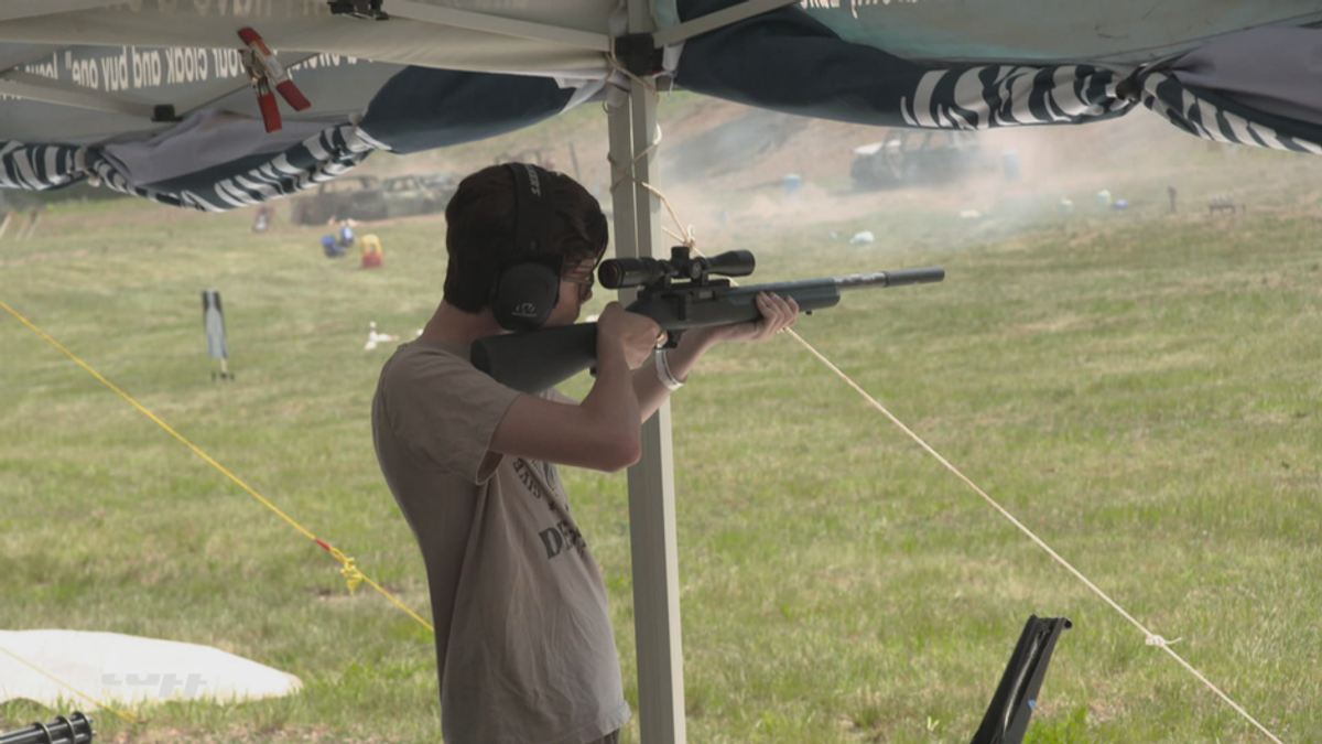 "Machine Gun Shoot": Waffenfanatiker beim Waffenfestival in Pennsylvania