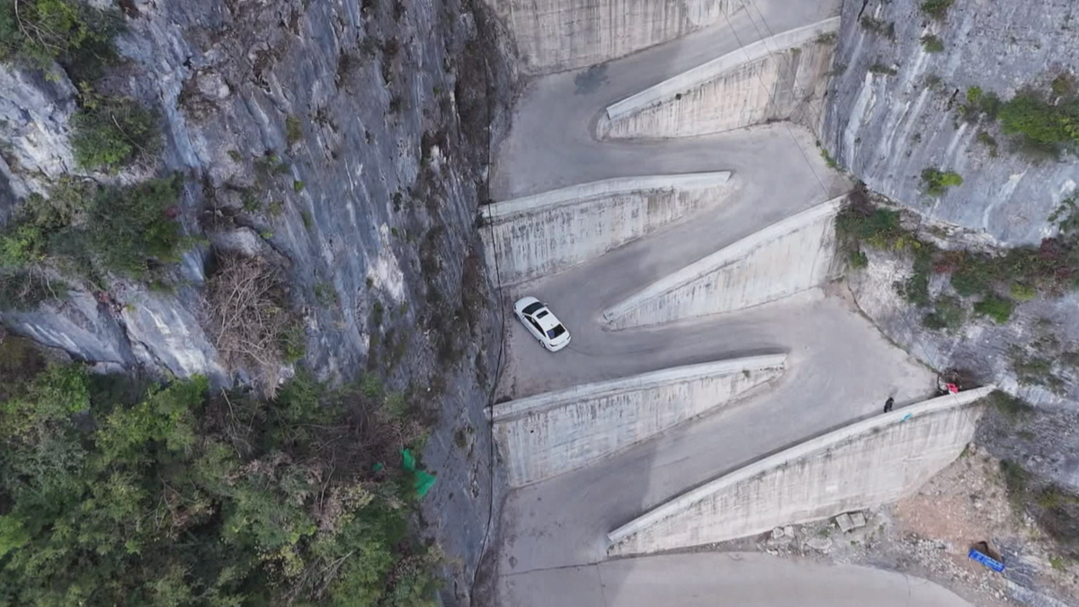 Enge Kurven, steile Auffahrten: Chinas steilste Zick-Zack-Straße