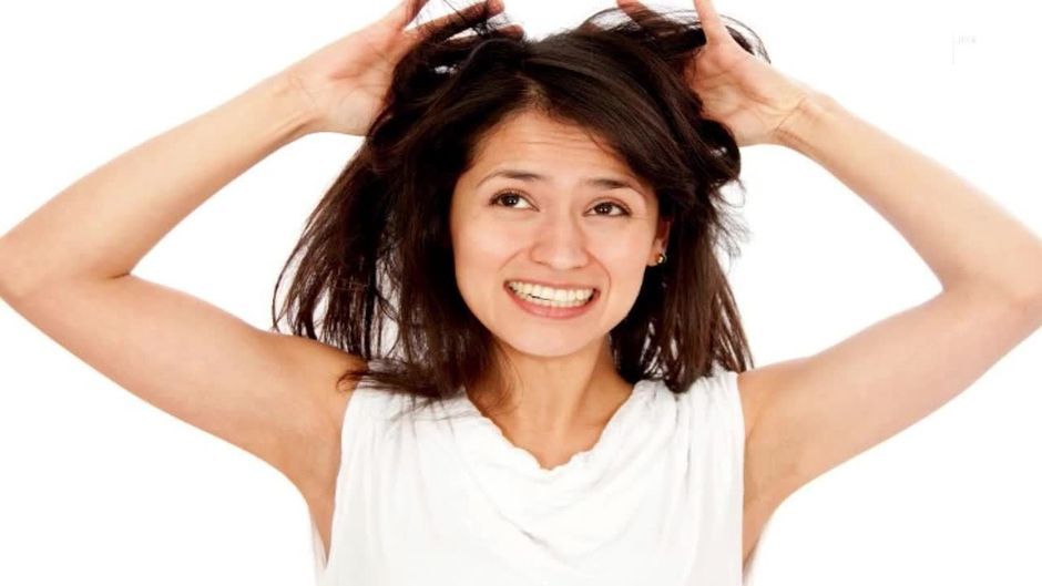 Fettige Haare: Diese 5 Tipps helfen