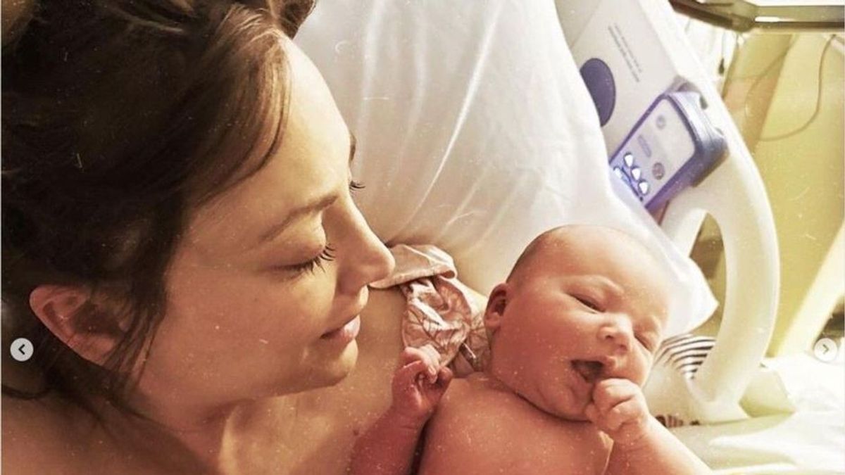 Kaley Cuoco ist zum ersten Mal Mutter geworden