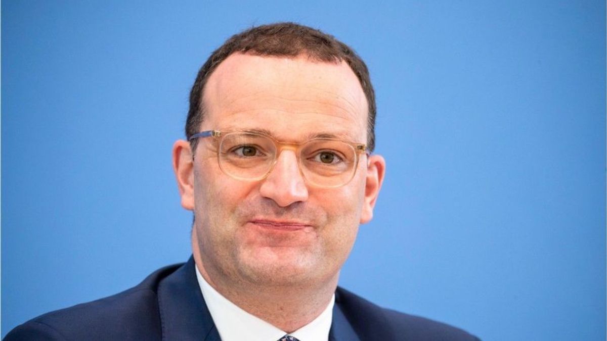 Erst draußen, dann drinnen: Spahn läutet Ende der Maskenpflicht ein