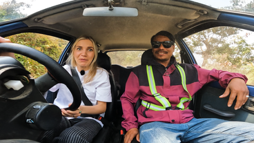 Verkehrschaos und Höhenangst: Schafft Reporterin Vivi den Führerschein in Nepal?