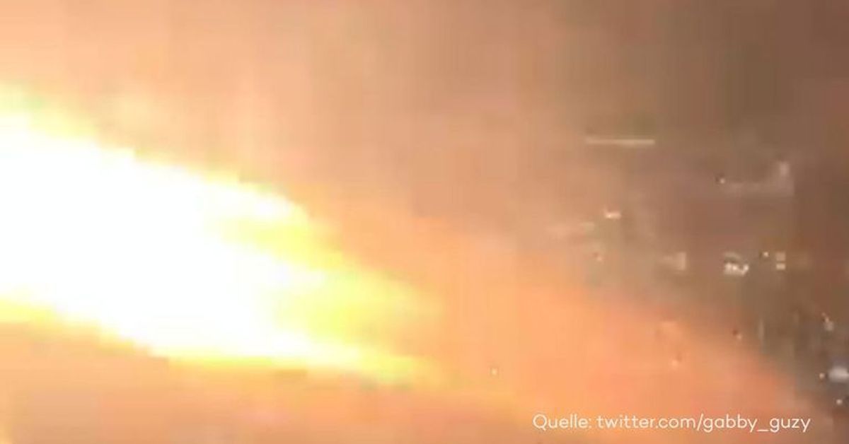 Horror-Flug: Passagier filmt, wie Boeing-Triebwerk Feuer spuckt