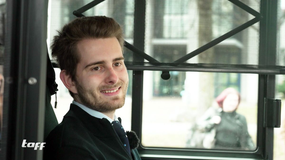 Besonderer Nebenjob: Angehender Jurist arbeitet als Busfahrer