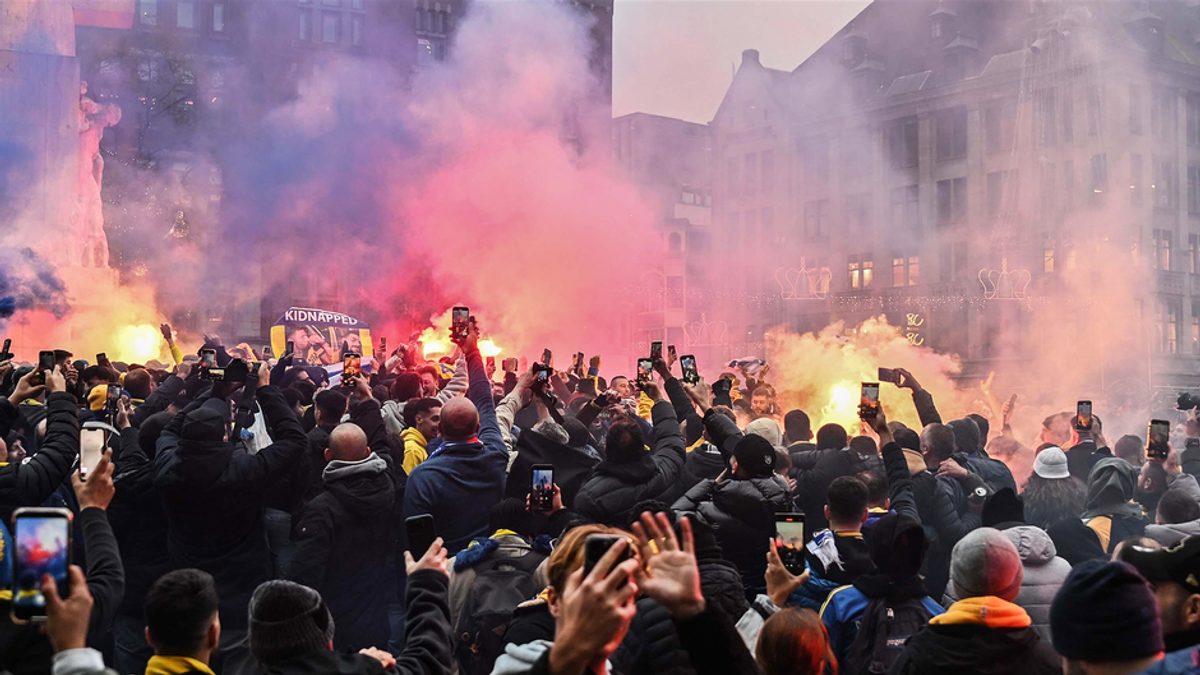 Schockierende Bilder: Hetzjagd auf jüdische Fußballfans in Amsterdam