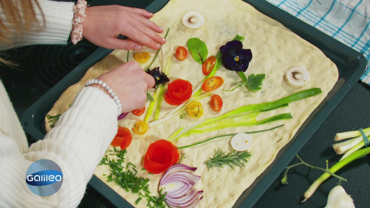 Blumen-Focaccia und Schoko-Dessert: So einfach pimpt man Food-Klassiker!