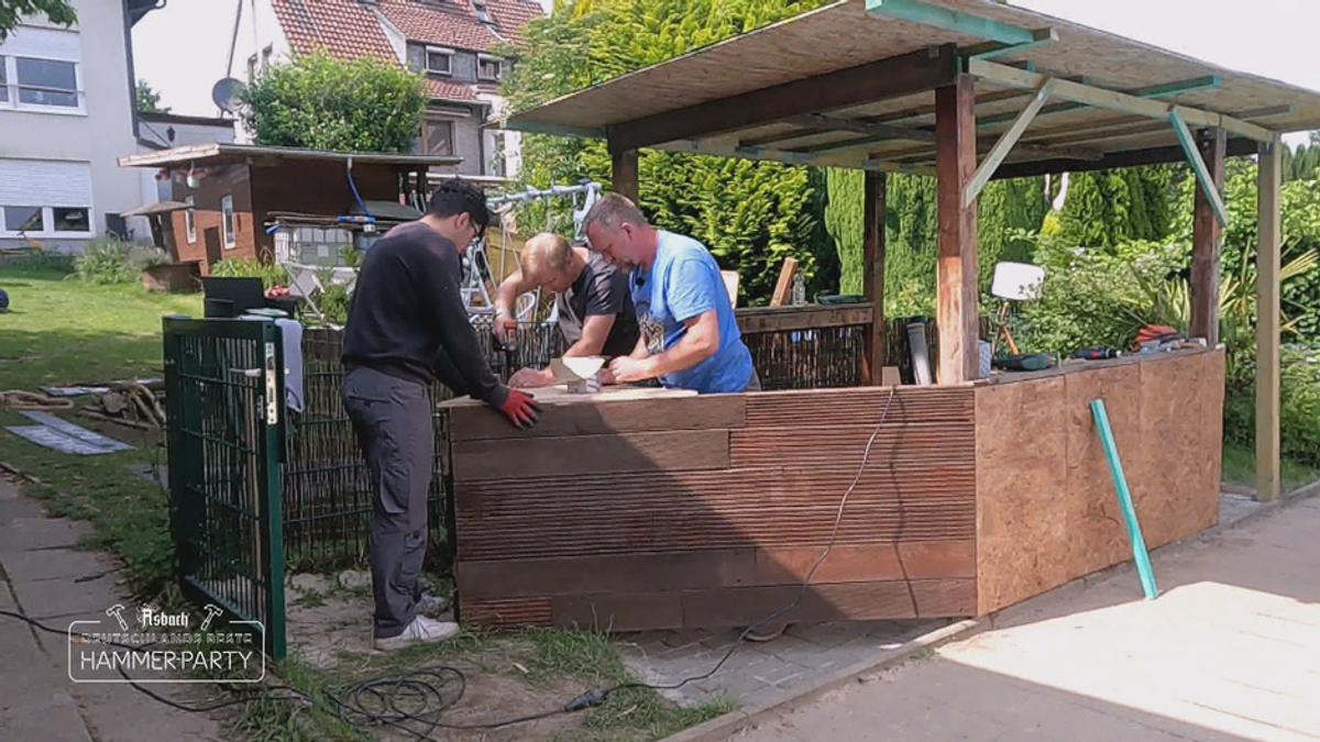 Piraten-Party auf dem selbstgebauten Schiff