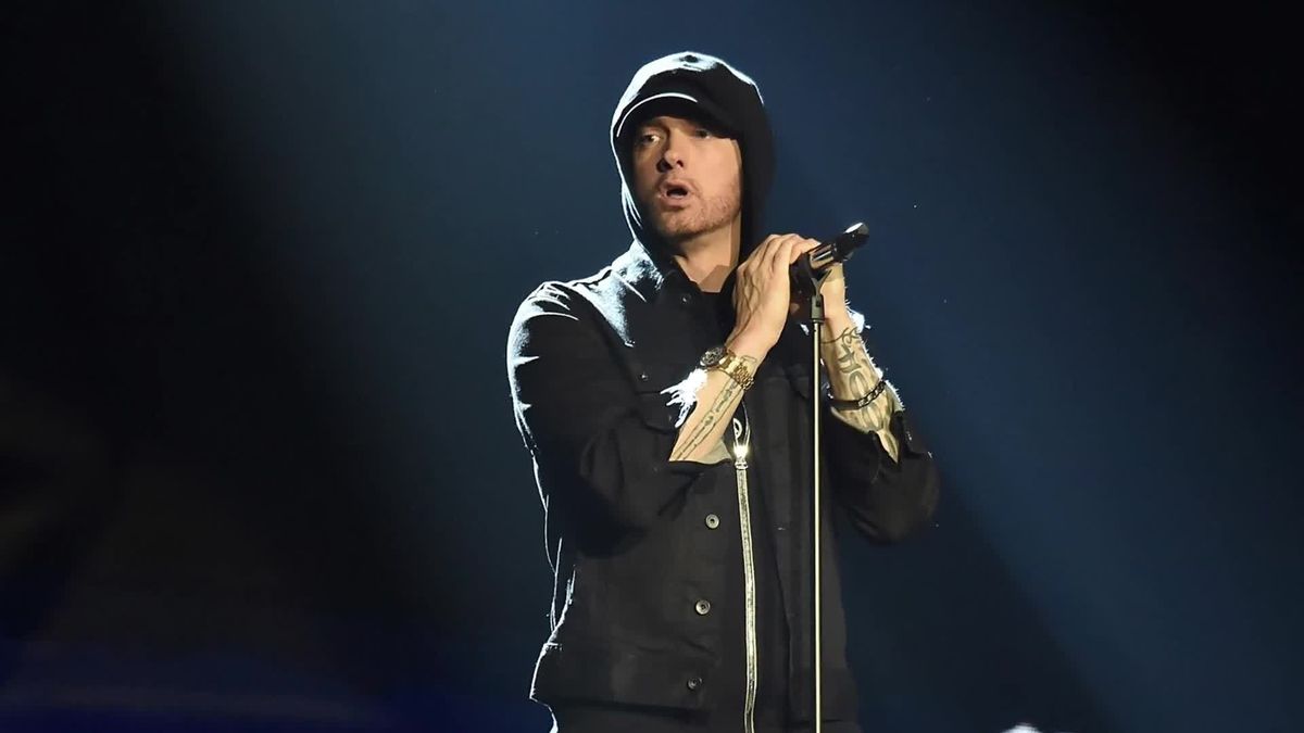 woit_fnr_tp7_5a12d4be60b299b50c239c4e_eminem_fan_ST1511194594