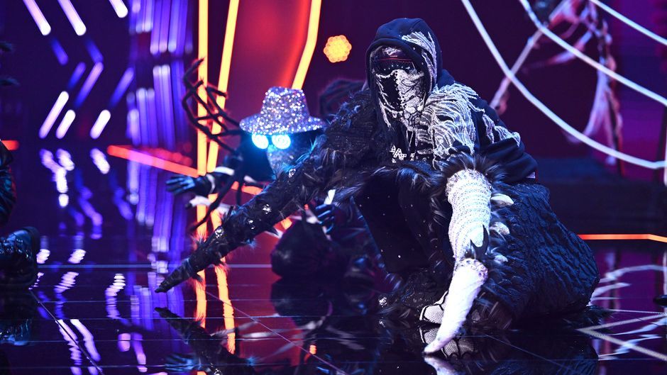 The Masked Singer 2023: Die Diamantula שר "Diamonds Are Forever" פון den Arctic Monkeys