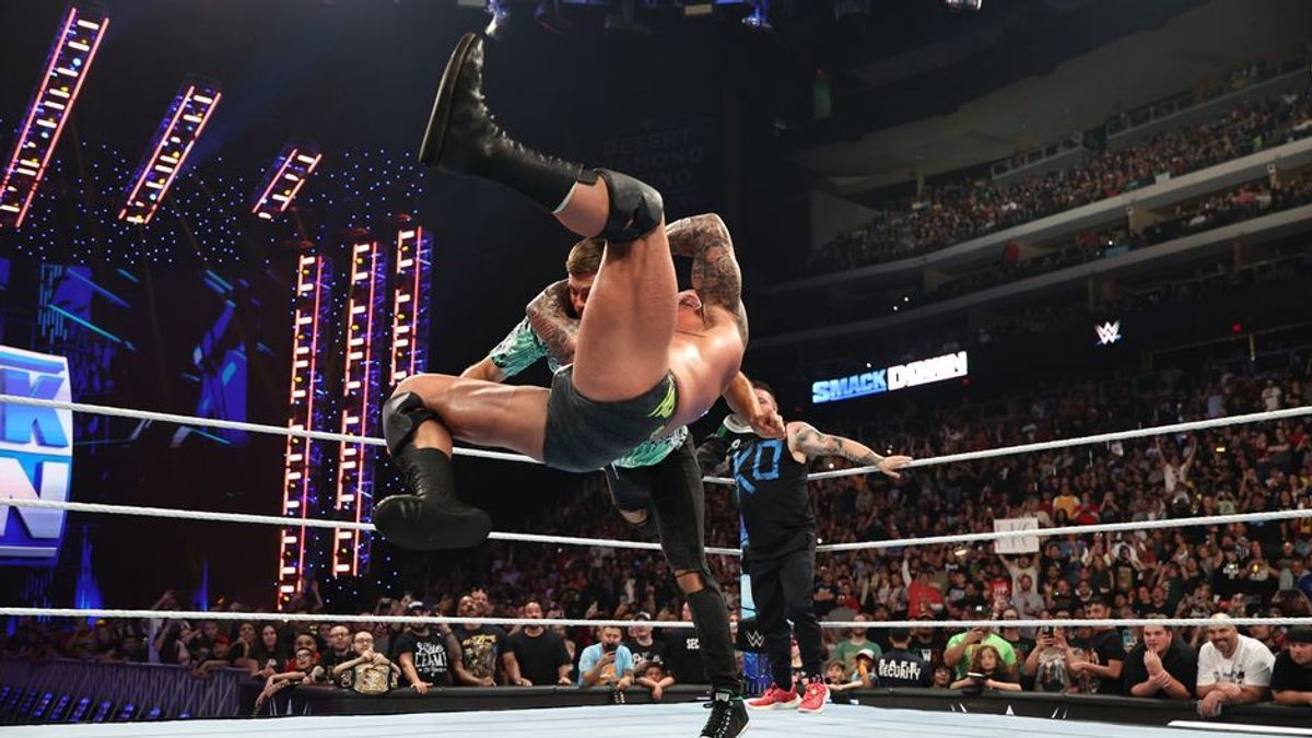 Randy Orton jagt Austin Theory durch den Ring