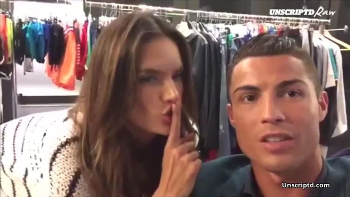 Heißes Duo: Ronaldo und Ambrosio Huckepack