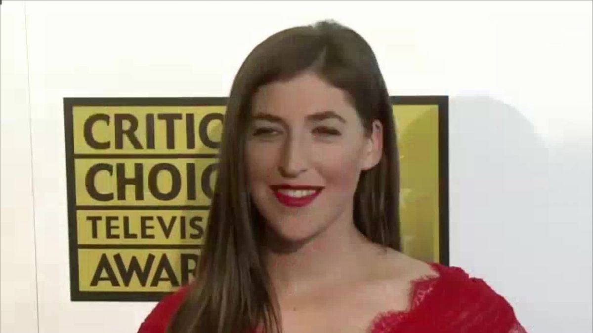 Mayim Bialik postet dieses Foto von ihren TBBT-Kolleginnen - ein witziges Details macht das Foto ganz besonders