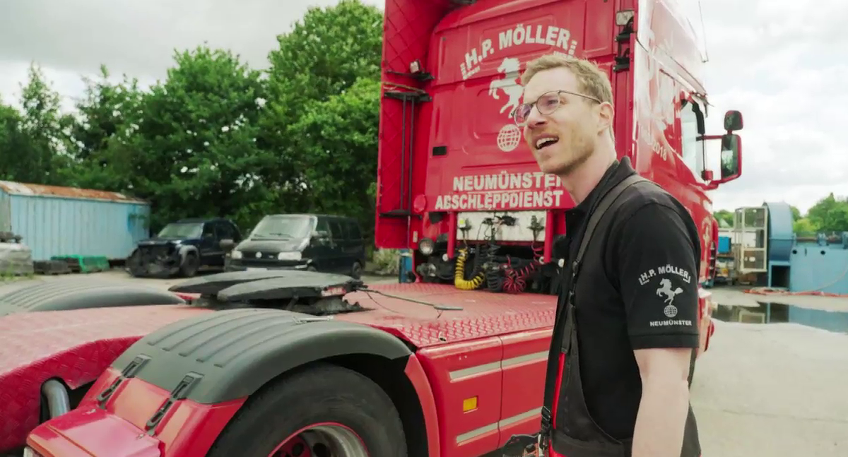 Abschleppdienst XXL: Sie räumen unsere Autobahnen auf!