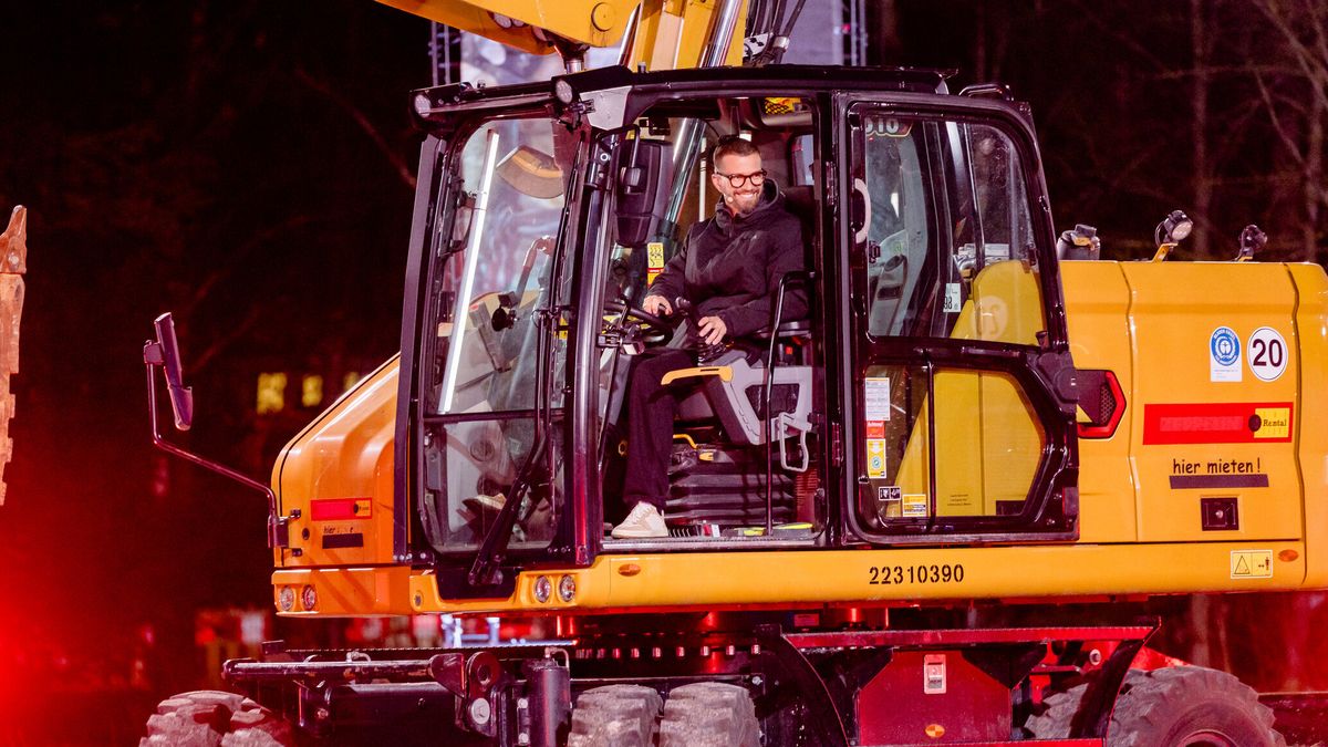 Joko & Klaas "transportieren" ein Auto mit chirurgischer Präzision