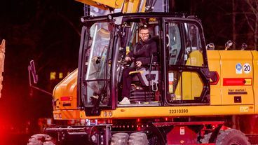 Joko & Klaas "transportieren" ein Auto mit chirurgischer Präzision