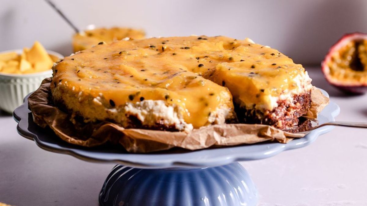 New York Cheesecake mit Dattel-Nussboden und Mango Maracuja 