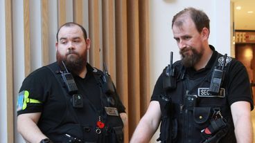 Gefälschte Waren und scharfe Waffen