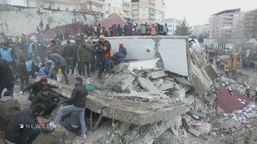 Tausende Tote bei Erdbeben an türkisch-syrischer Grenze