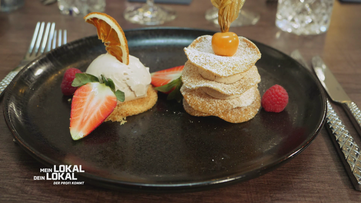 Desserts im Zwo20 - Zimt Mille-Feuille mit Maroneneis