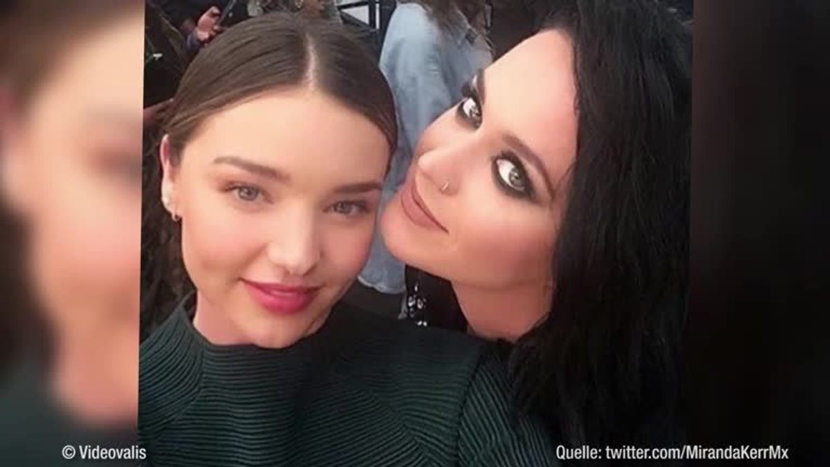 Miranda Kerr und Katy Perr: Backstage bei Runway-Show