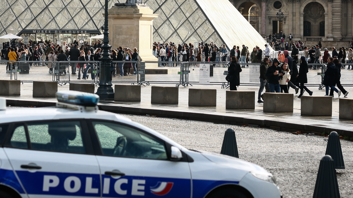 Polizei nimmt zwei Louvre-Diebe fest