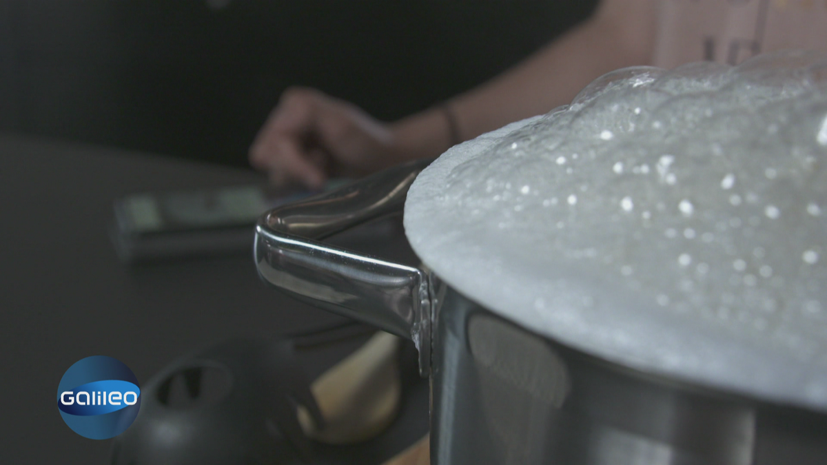 Mit diesem einfachen Trick kocht das Nudelwasser nicht über!