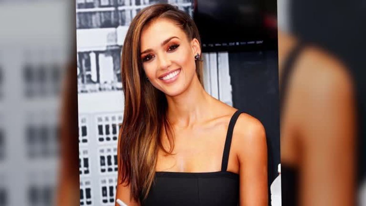 Jessica Alba heizt der Comic Con 2014 ein