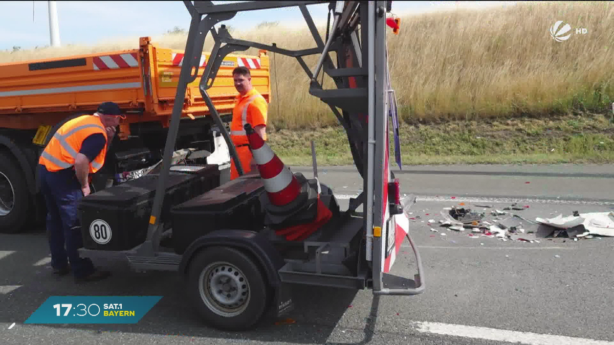 Unfall auf A9 in Oberfranken: Lkw kracht in Absicherungsfahrzeug