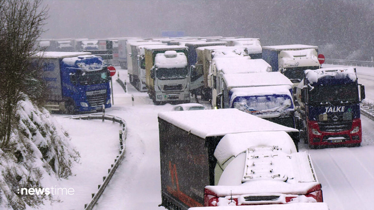 Mega-Stau auf der A5: Erschwerter Einsatz für Rettungskräfte 