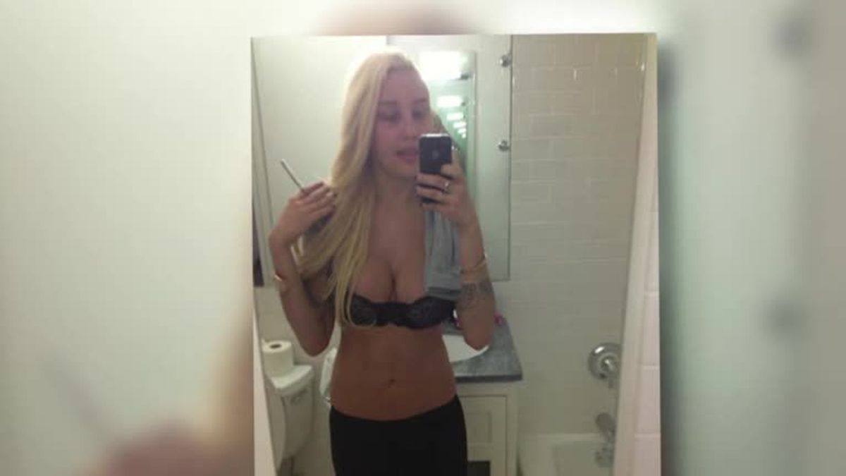 Amanda Bynes twittert sich im Spitzen-BH
