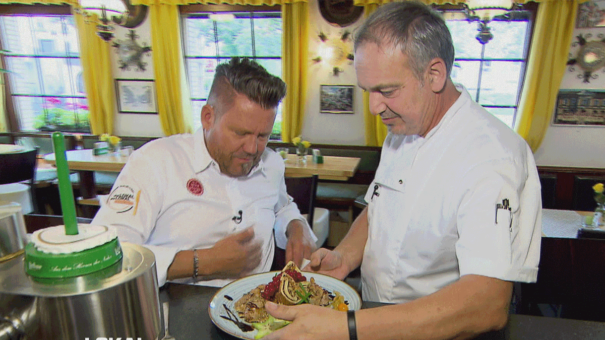 Mike Süsser kritisiert Pfannkuchen mit Pfifferlingen