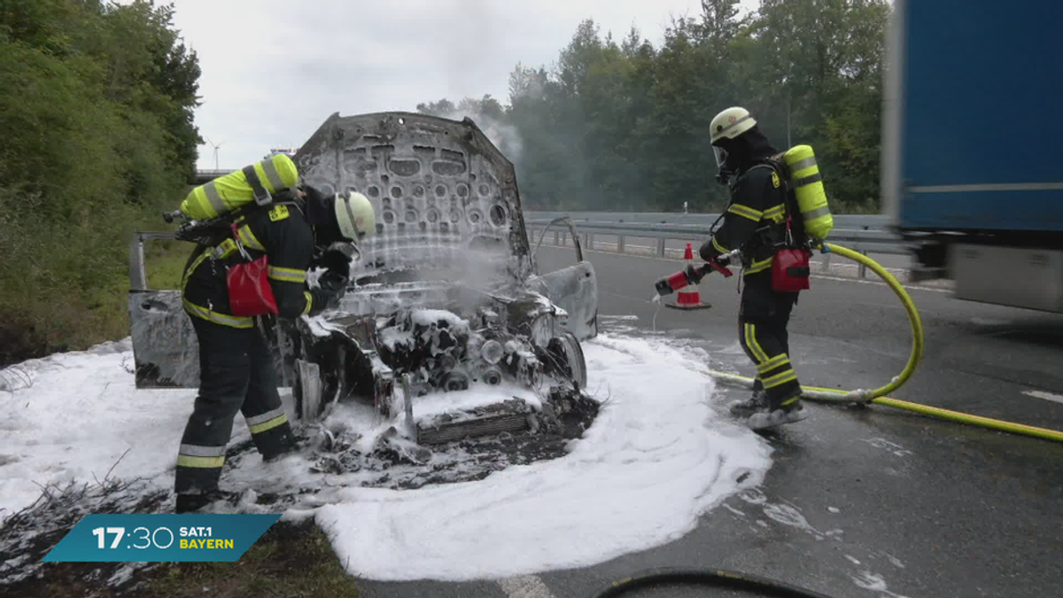 B8 bei Langenzenn: Auto vollständig ausgebrannt