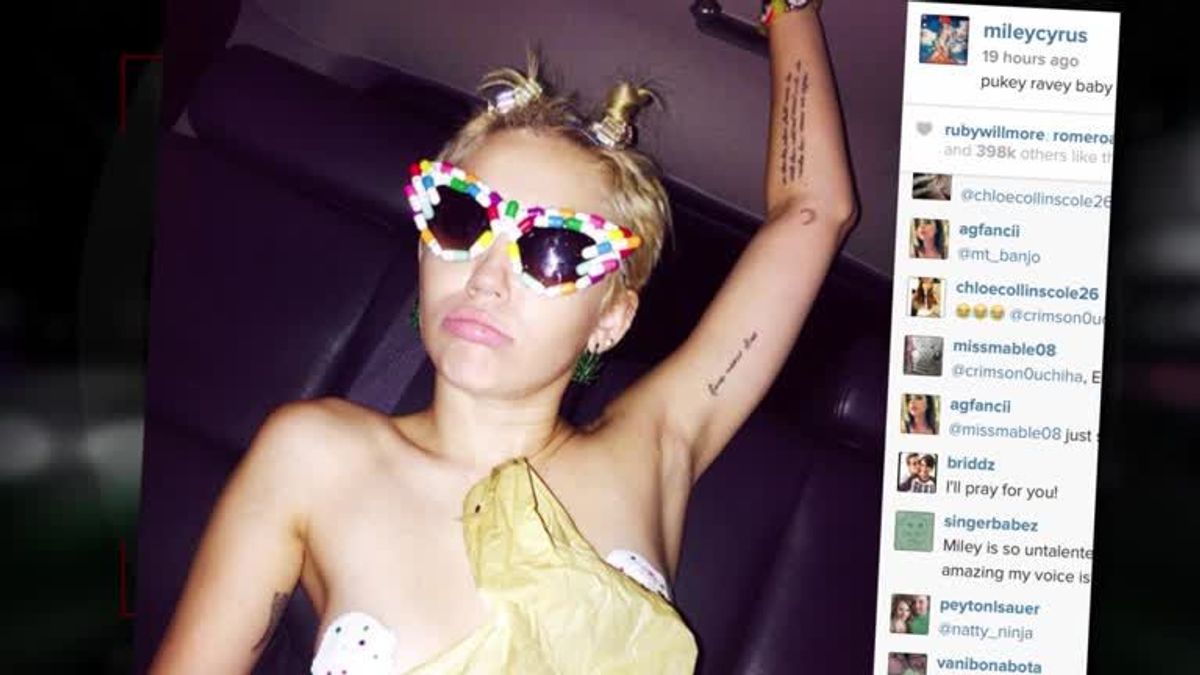 Miley Cyrus feiert halbnackt auf der New York Fashion Week 2014