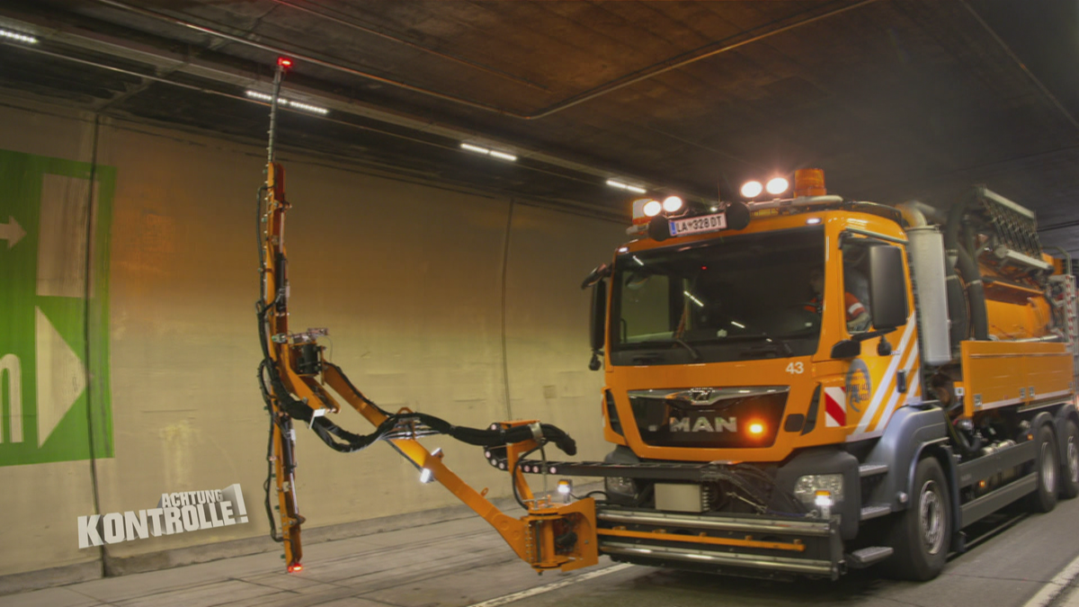 Reinigung des längsten Tunnels Österreichs 