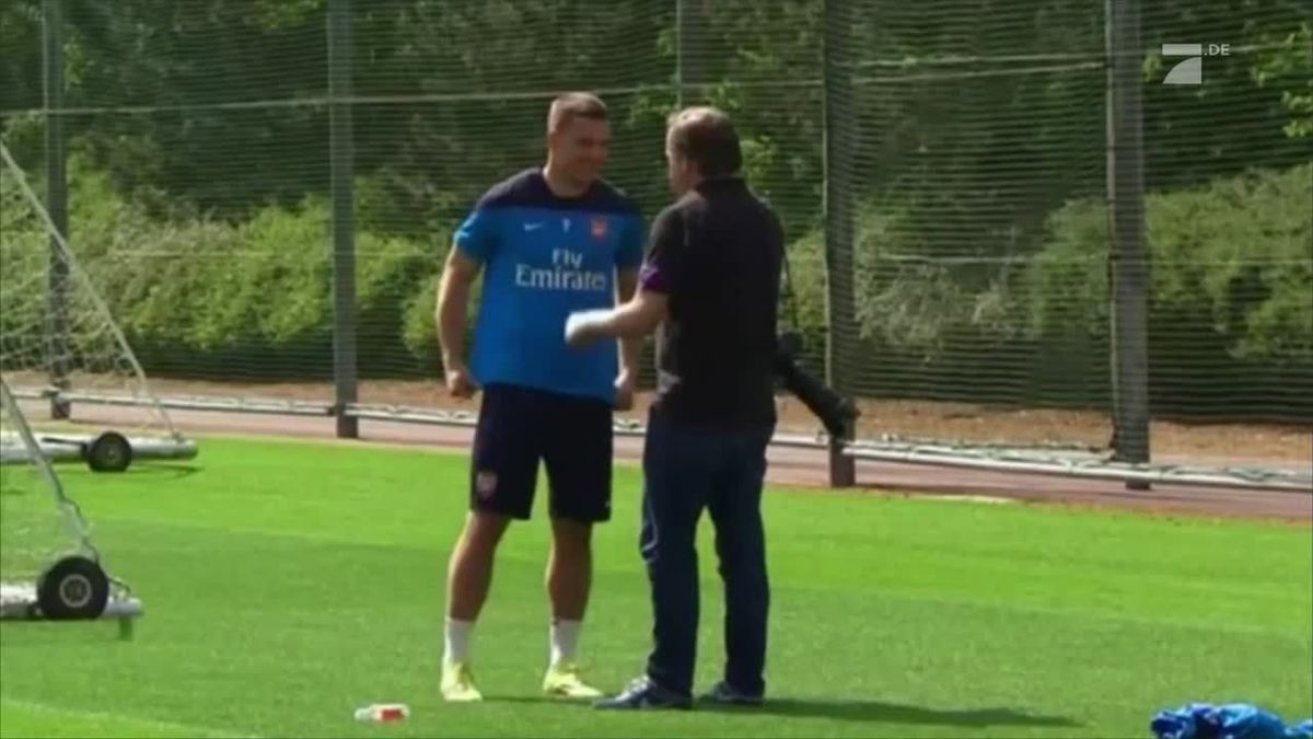 Diese sexy Grüße sendet Lukas Podolski an eine US-Sängerin