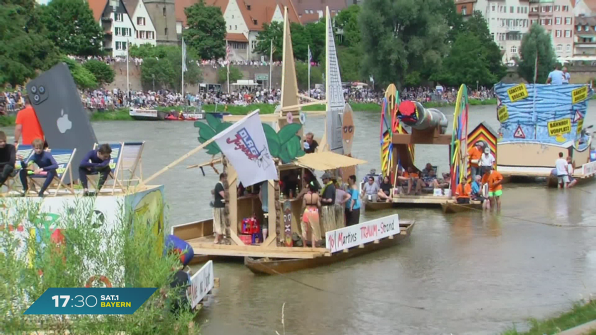 Faschingsfestzug auf dem Wasser: Nabada auf der Donau bei Neu-Ulm