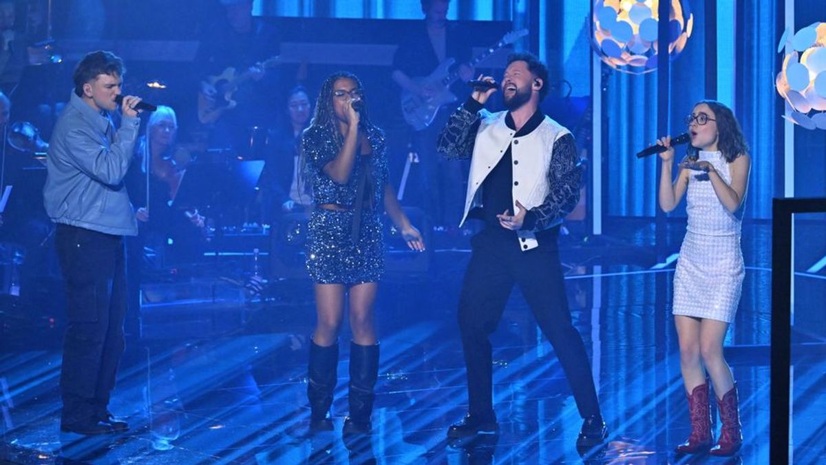 Mitreißende Performance: Sebastian, Jenny und Emily mit "Roots" von Calum Scott