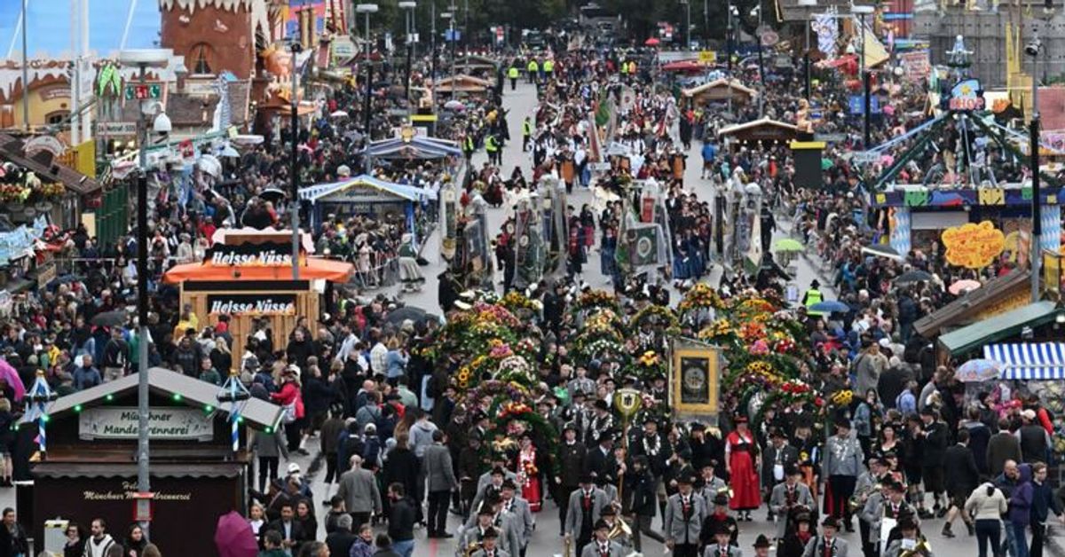 Regen, Wind und Kälte: Gibts auf der Wiesn bald Glühwein?