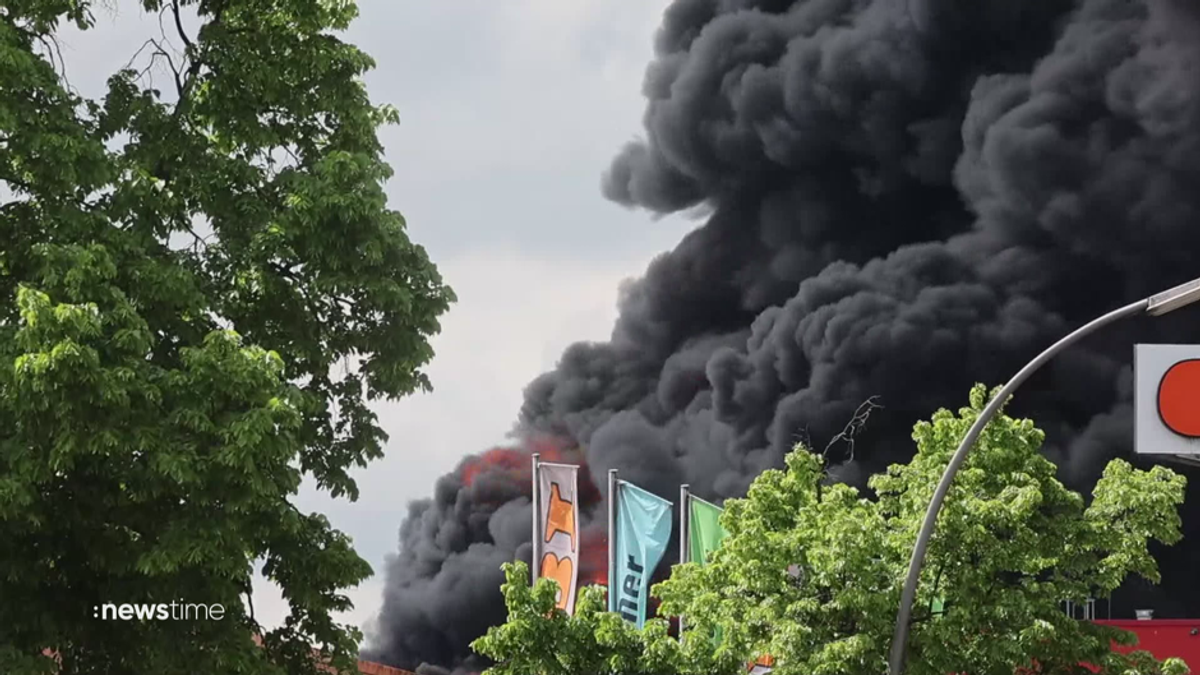 Großbrand in Berlin: Warnung wegen giftigen Gasen